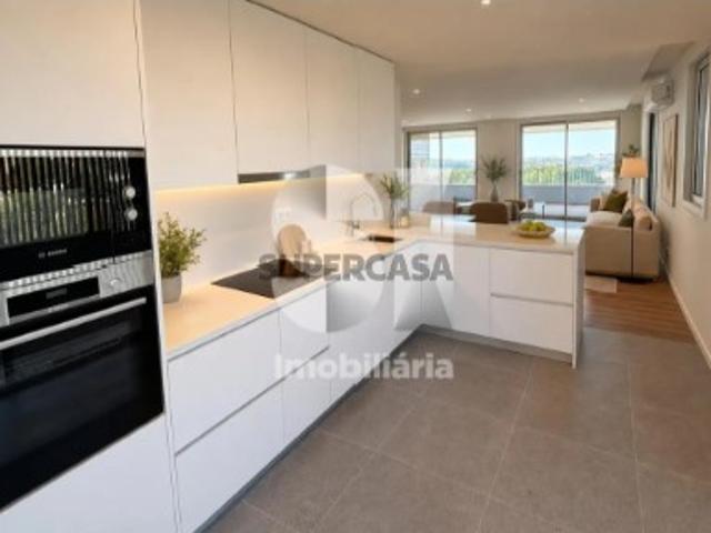 T4 na Maia com ampla varanda, piscina, ginásio e coworking