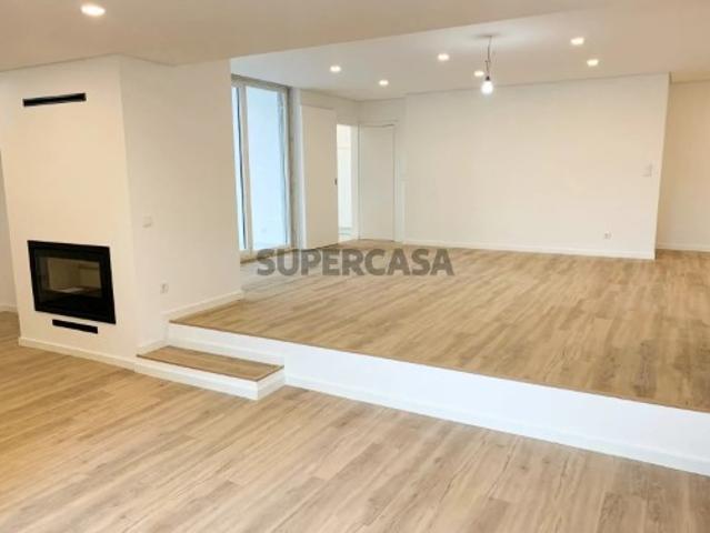 T4 nas Torres de Alfragide | 4 Suítes e 172 m² de Elegância e Conforto