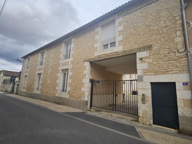 T4 NEUVILLE DE POITOU HYPER CENTRE VILLE 86170