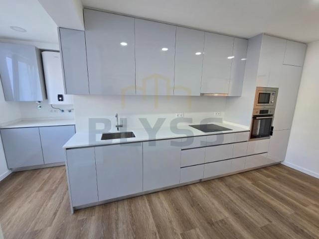 T4 nos Olivais | Totalmente Remodelado + METRO + Varanda + Cozinha Equipada + Ar condicionado |