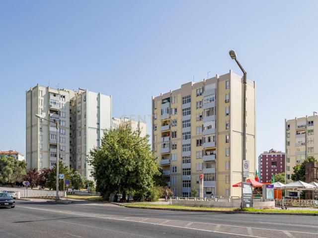 T4 Av. Cidade de Luanda Olivais junto ao Metro