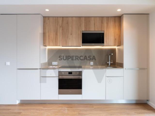 T4 premium em condomínio fechado com garagem e excelentes espaços exteriores