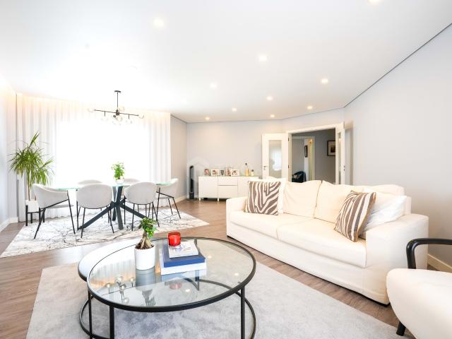 T4 REMODELADO EM 2026 | VENTEIRA, AMADORA | 170 m² | 2 GARAGENS | SMART HOME