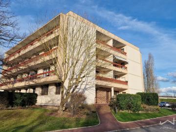 T4 Rénové au calme proche RER A