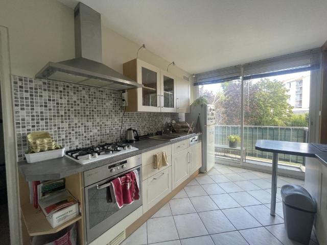 T4 RENOVE AVEC BALCON AU CENTRE DE BRUGES