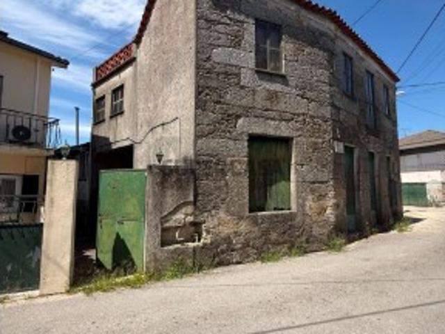 T4 Rústico em Pedra Típica | Espaço, Natureza e Potencial de investimento em Viseu