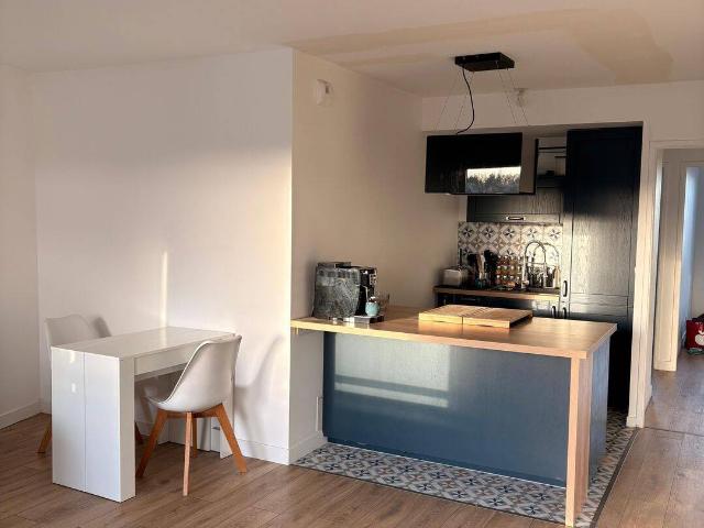 T4 Standing 73m² – Dernier Étage – 150m RER A – Double Parking – Fibre & Balcon