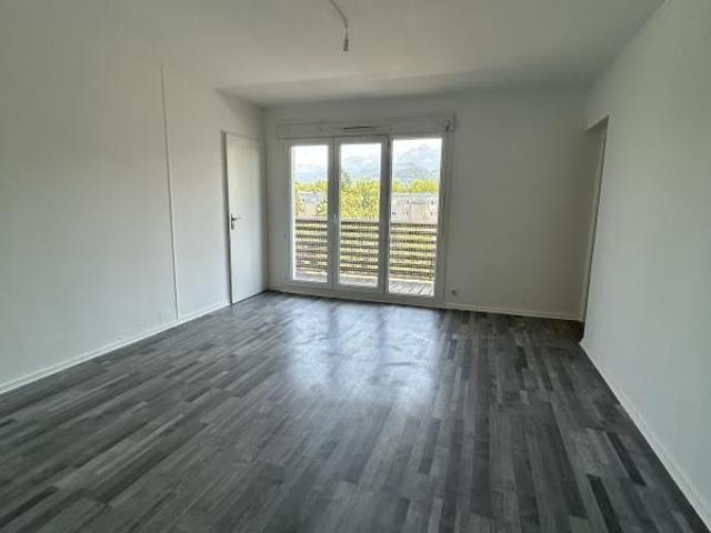 T5 5 AVENUE DE TEISSEIRE 38100 GRENOBLE