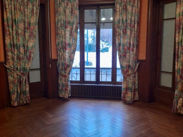 T5 169 m² chauffage collectif ST VICTOR SUR RHINS