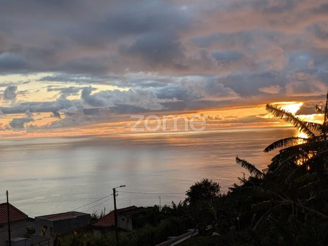 T5 + T2 Villa com Entradas Independentes e Vista para o Mar | Ponta do Sol