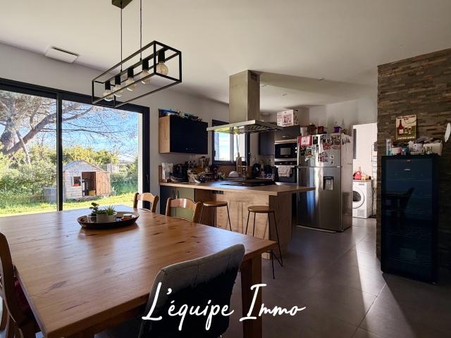 T5 avec suite parentale et garage sur près de 690m2