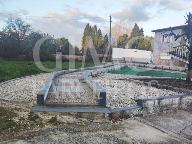 T5 com Terreno, Anexos e Zona de Lazer Uma Propriedade que Supera Expectativas