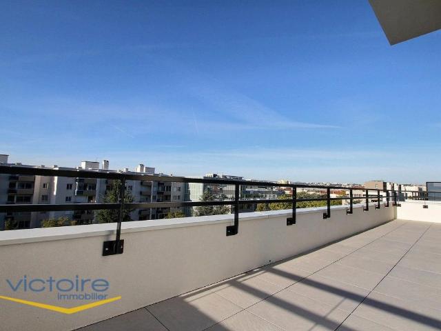 T5 / DERNIER ETAGE / 4 CHAMBRES