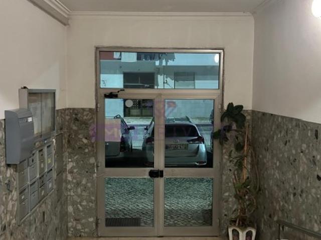 T5 Duplex no Centro da Amora Espaço, Conforto e Localização Perfeita