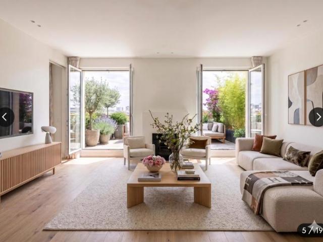 T5 Etage élevé + Terrasse, Balcon et Parking Hyper Centre et proche Gare