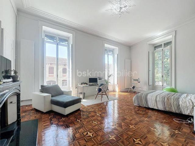 T5 Haussmannien de 153m2 avec cave