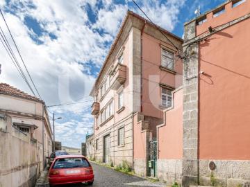 T5 Histórico com Garagem de 160 m² no Centro da Covilhã Localização Premium