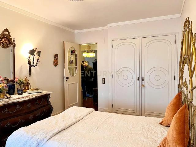 T5 na Avenida 25 de Abril, Cacilhas, Almada, com 154 m2 área total