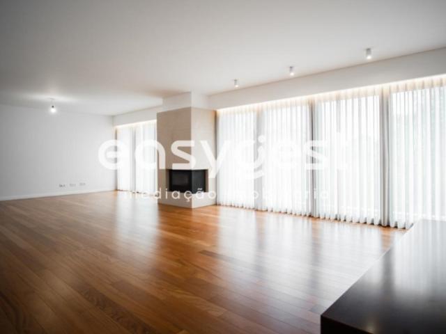T6 único em Celas edifício moderno com apenas um Apartamento por piso