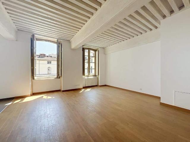 T6 MEUBLE – 180M2 – GARAGES – 69005 LYON