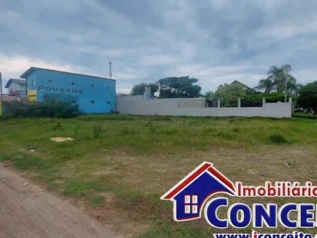 T79 Lindo terreno de esquina medindo 540 m² no Centro de Imbé