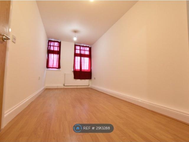 T L House, Luton LU1, 2 bed flat to rent, £1,150 pcm | PrimeLocation