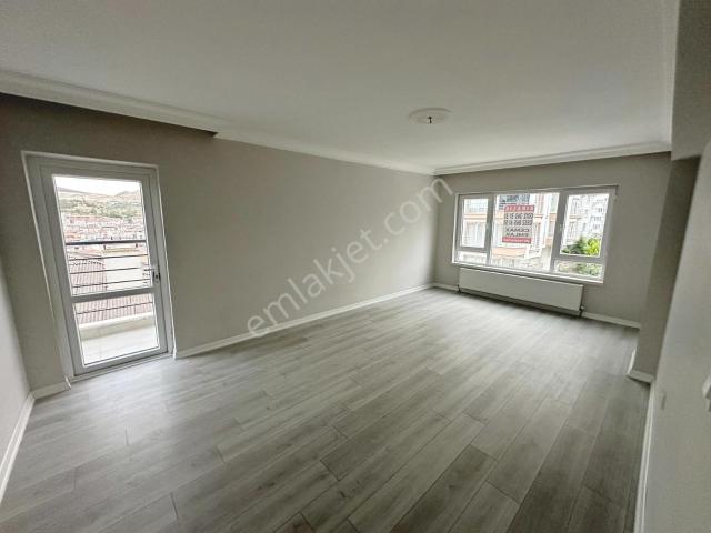 Tıp Fakültesi Cad. Yakını Asansörlü Önü Açık 2.5+1 Kiralık Daire