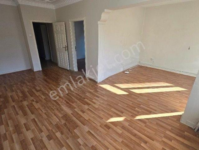 Tıp Fakültesi Cd Üstü Ön Cephe Durak Önü Kiralık Daire Yıldız Emlak'tan