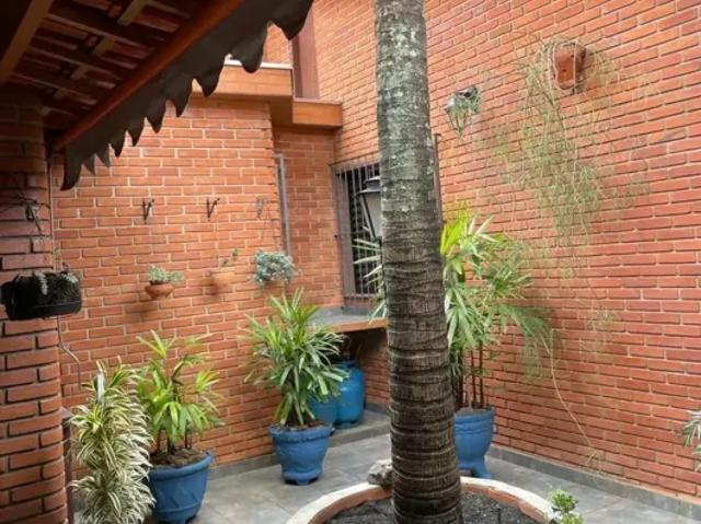 Térrea para venda tem 200 metros quadrados com 3 quartos