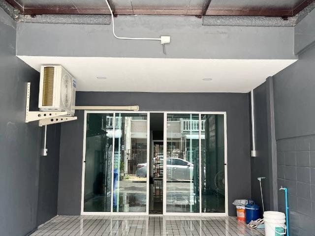 T 1506 ให้เช่า ทาวน์เฮ้าส์ 2 ชั้น ม.คลองจั่นวิลล่า 1 ซ.นวมินทร์ 32 บ้านสวย สภาพดี มีเฟอร์นิเจอร์พร้อมอยู่ ราคา 22,000 บาท
