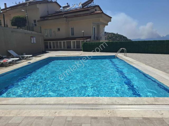 Taşyaka'da Giriş Kat 2+1 Havuzlu Eşyalı Kiralık Daire