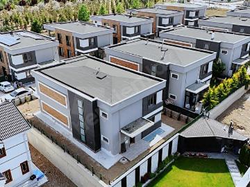 TAÇ BAĞLICA'DA TAMAMINA KREDİ FULL YAPILI LÜKS TRİPLEKS VİLLA