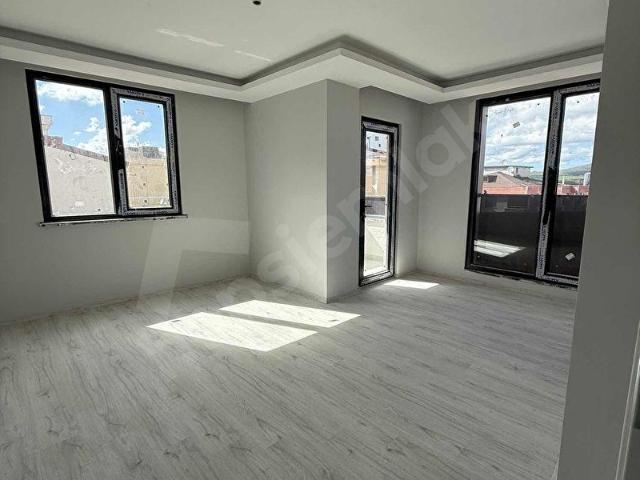 TAŞDELEN ŞEHİR MERKEZİNE YAKIN SIFIR 2+1 ARAKAT