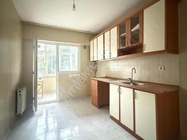 Taşdelen Evlerinde Fırsat 3+1 140 M2 Arakat Daıre