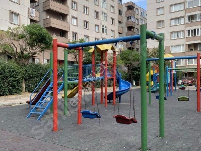 Taşdelen Merkezde Site İçinde Satılık Balkonlu 2+1