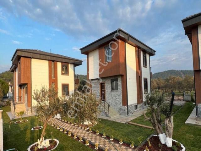 Taş Emlak'tan Çamlık Laka'da Site İçinde Sıfır Villa