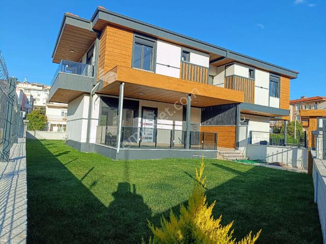 Taş Emlak'tan Emsalsiz Konumda Sıfır Villa