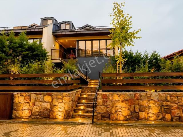 Taş Evli Bahçesiyle Ayrıcalıklı Yaşam | 230 M² 3+1 Lüks Villa |