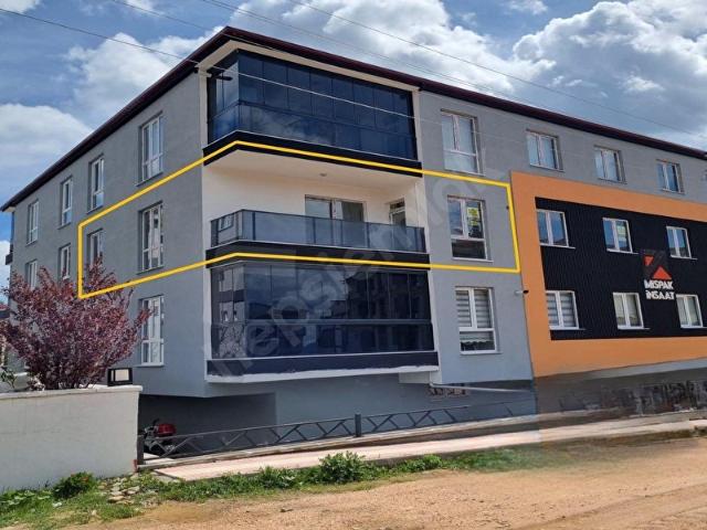 TAŞHAN EMLAK' TAN AMASYAMERZİFON YENİ MAHALLE H. ÇALKAN İLKÖĞRETİM OKULU ÜZERİNDE SIFIR 3+1 DAİRE