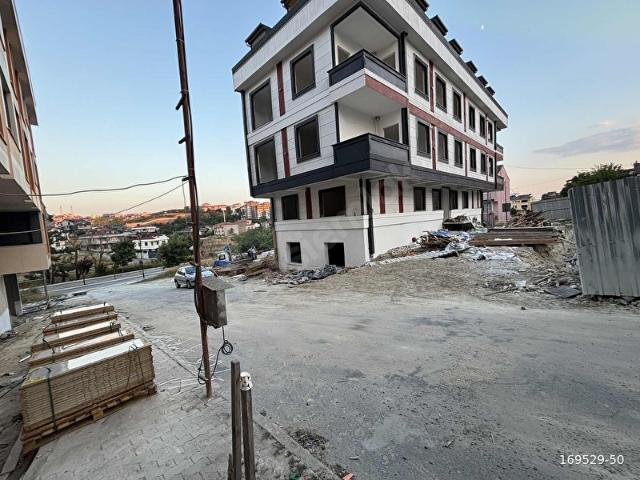 TAŞOLUK MAH 3+1 120 M2 SATILIK ÇATI KATI METRONUN DİBİNDE