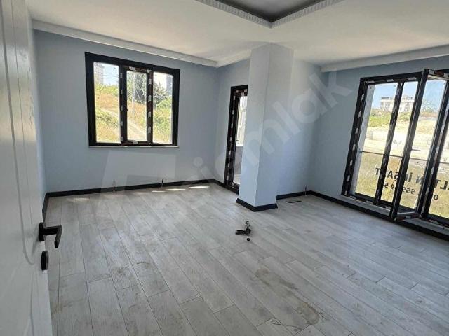 TAŞOLUK METROYA YAKIN 2+1 85 M BALKONLU SIFIR DAİRE