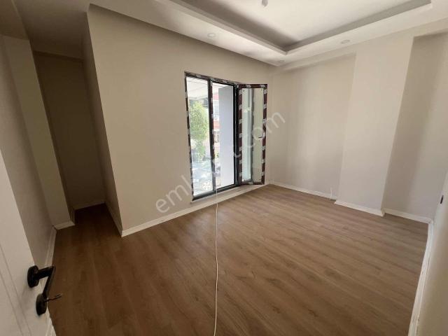 Taşoluk Caddesine Yakın 2+1 Yüksek Giriş