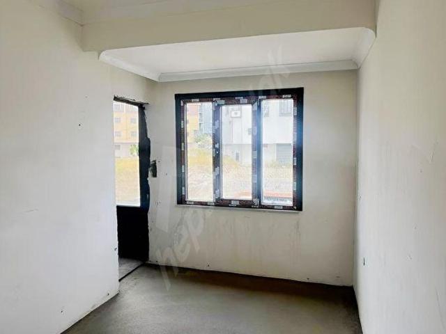 TAŞOLUKTA BELEDİYENİN HEMEN ARKASINDA ARAKAT 3+1 SATILIK