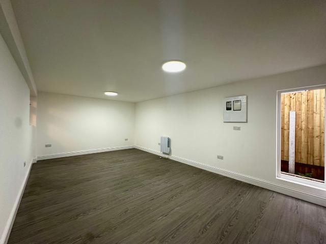 Tamworth Lane, Mitcham CR4, Studio to rent, £1,300 pcm | PrimeLocation