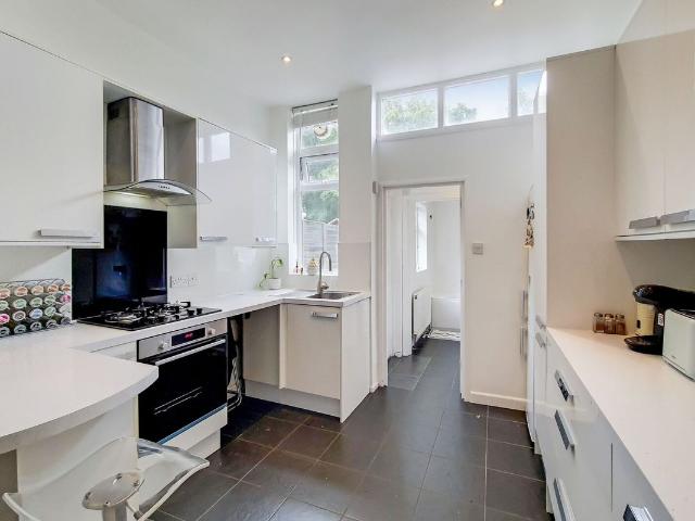 Tamworth Lane, Mitcham CR4, 2 bed property to rent, £1,875 pcm | PrimeLocation