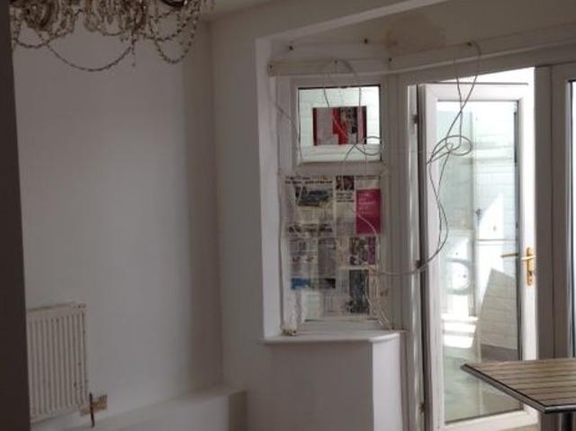 Tamworth Lane, Mitcham All Bills Included CR4, Studio to rent, £1,000 pcm | PrimeLocation