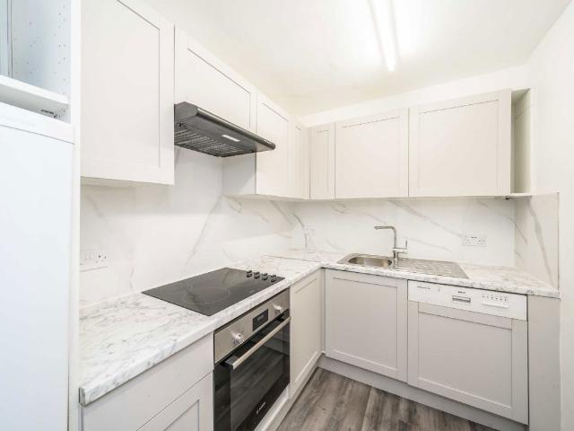Tamworth Lane, Croydon CR4, 4 bed property to rent, £2,400 pcm | PrimeLocation