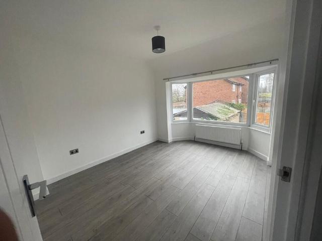 Tamworth Lane, Lonesome, London, CR4 1DH, United Kingdom | 4 bed house for rent #140657509 | Rentberry