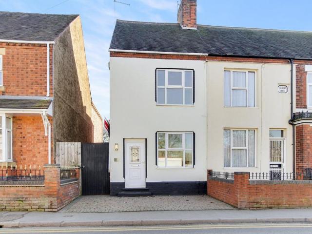 Tamworth Road, Amington, B77 3 bed terraced house to rent £1,100 pcm £254 pw