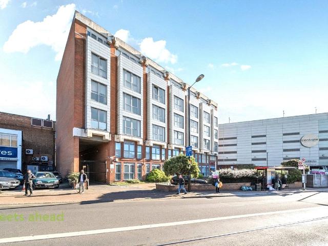 Tamworth Road, Croydon CR0, 2 bed flat to rent, £1,800 pcm | PrimeLocation
